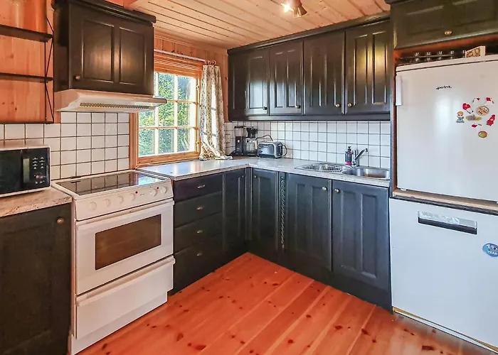 3 Bedroom Awesome In Casa de Férias Svingvoll